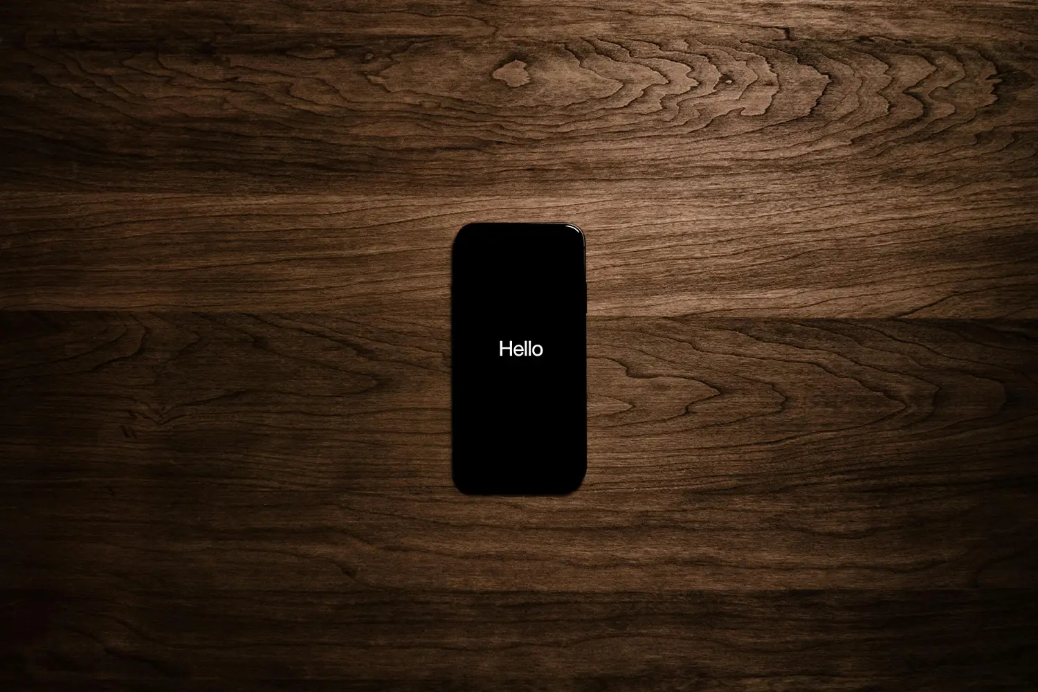 téléphone sur une table